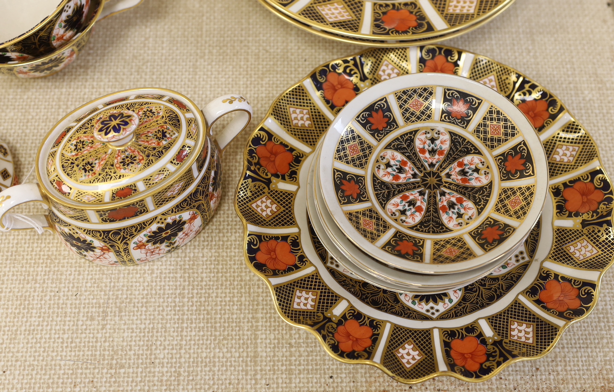 Royal Crown Derby 1128 pattern part dinner, tea and breakfast service (26 items)